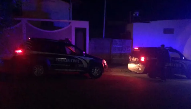 Suspeito de ameaçar a companheira e os filhos com arma de fogo é procurado pela polícia em MG