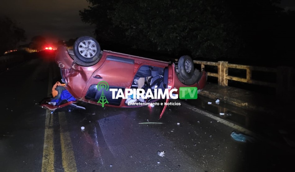 Três pessoas ficam feridas após capotamento na MG-170, em Lagoa da Prata