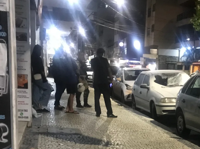 Mulher coloca fogo e quebra carro de ex-companheiro em Juiz de Fora