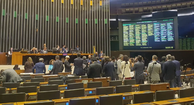 Congresso aprova Orçamento de 2023 com Bolsa Família de R$ 600 e salário mínimo de R$ 1.320