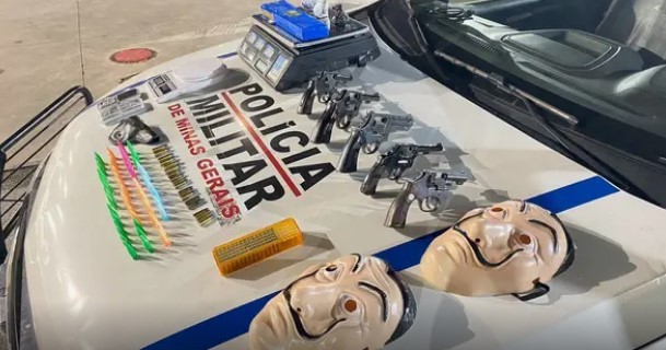 Pé Fedendo é preso com armas, cocaína e maconha no Sovaco das Cobras