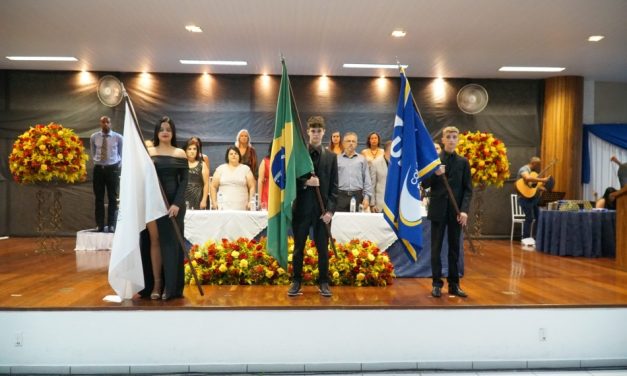 Colégio UNIFOR realiza formaturas