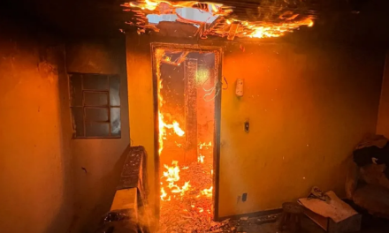 Incêndio atinge residência no bairro Santa Tereza, em BH