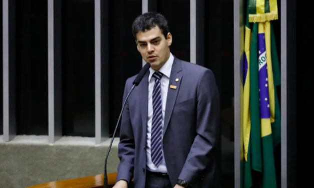 Deputado do Novo apresenta projeto de Lei para desregulamentar diversas profissões
