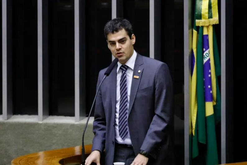 Deputado do Novo apresenta projeto de Lei para desregulamentar diversas profissões