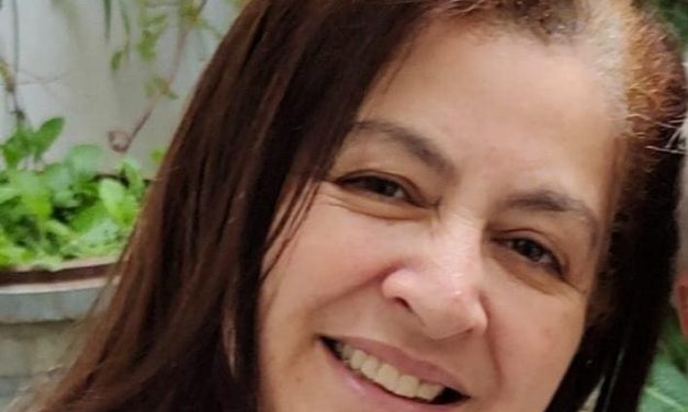 Professora morre de parada cardíaca após raio cair perto de sua casa, em Formiga