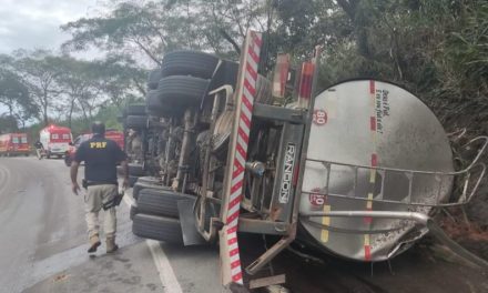 Motorista perde controle de caminhão e morre esmagado pelo veículo na BR-356