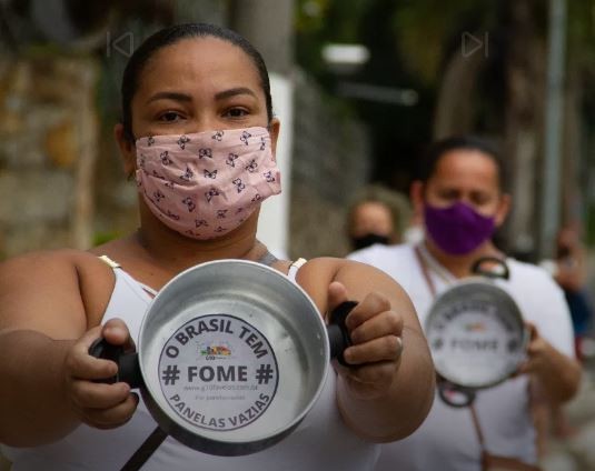 Extrema pobreza bate recorde no Brasil em dois anos de pandemia, diz IBGE