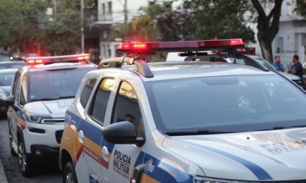 Homem agride mulher com facadas no rosto após término do namoro em MG