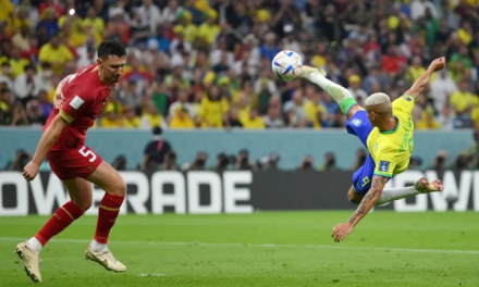 Voleio de Richarlison leva prêmio de gol mais bonito da Copa do Mundo de 2022