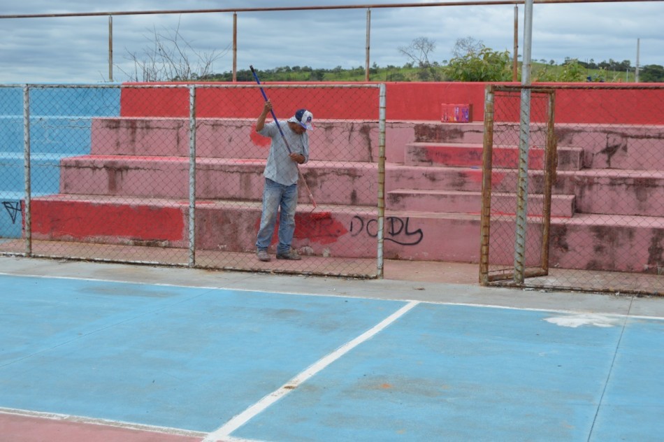 Quadra de esportes no bairro Ouro Branco é revitalizada