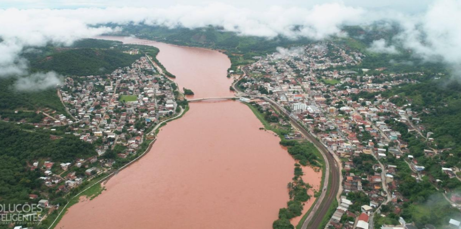Homem desaparece após pular no Rio Doce, no Leste de Minas