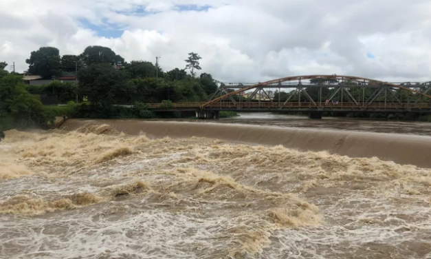 Nível do Rio Itapecerica em Divinópolis está 65 centímetros acima do normal
