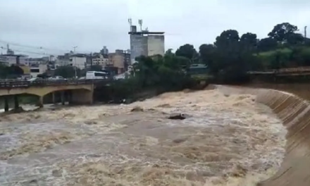 Nível do Rio Itapecerica está 55 cm acima do normal em Divinópolis