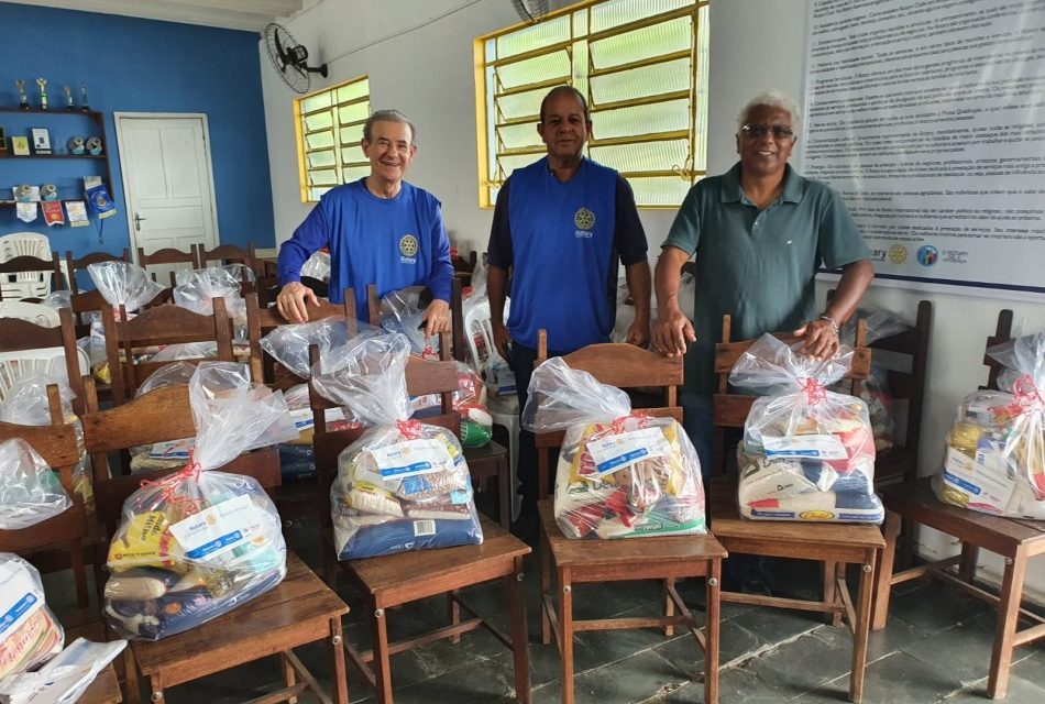 Rotary Club de Formiga entrega cestas básicas do Natal Solidário