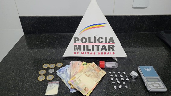 Mulher é presa por traficar drogas em trailer de cachorro quente em Formiga