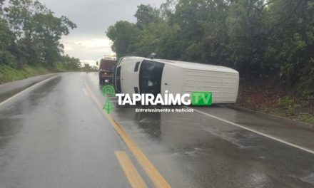 Van tomba entre Bom Despacho e Nova Serrana após motorista perder o controle da direção