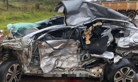 Acidente envolvendo carreta e três carros deixa 2 mortos e 5 feridos em MG