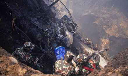 Queda de avião deixa 68 mortos no Nepal