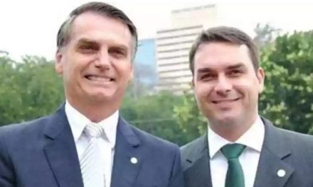 Flávio diz que Bolsonaro pode nunca mais voltar ao Brasil