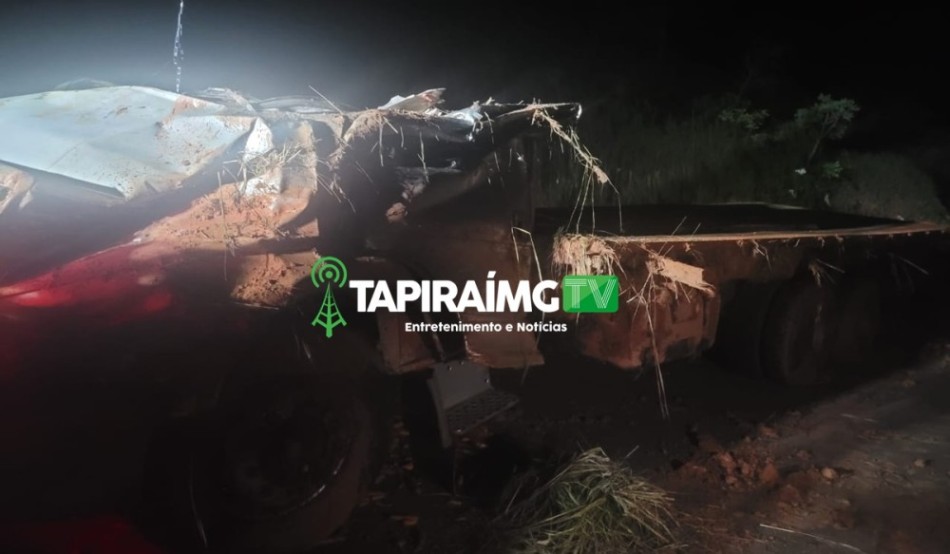 Motorista morre após caminhão tombar na BR-452