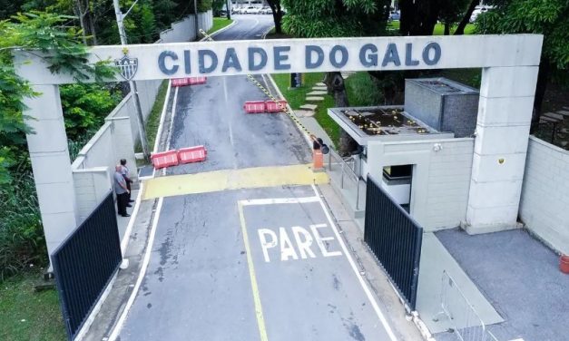 Galo ainda não pagou o 13º salário e tem outras pendências com jogadores