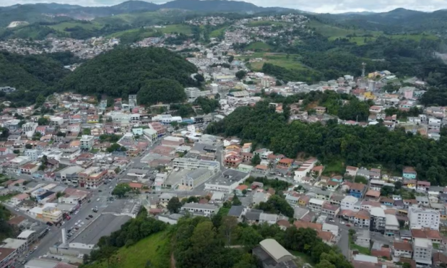 Homem corta mão de funcionário que não recebeu salário e furtou galinha