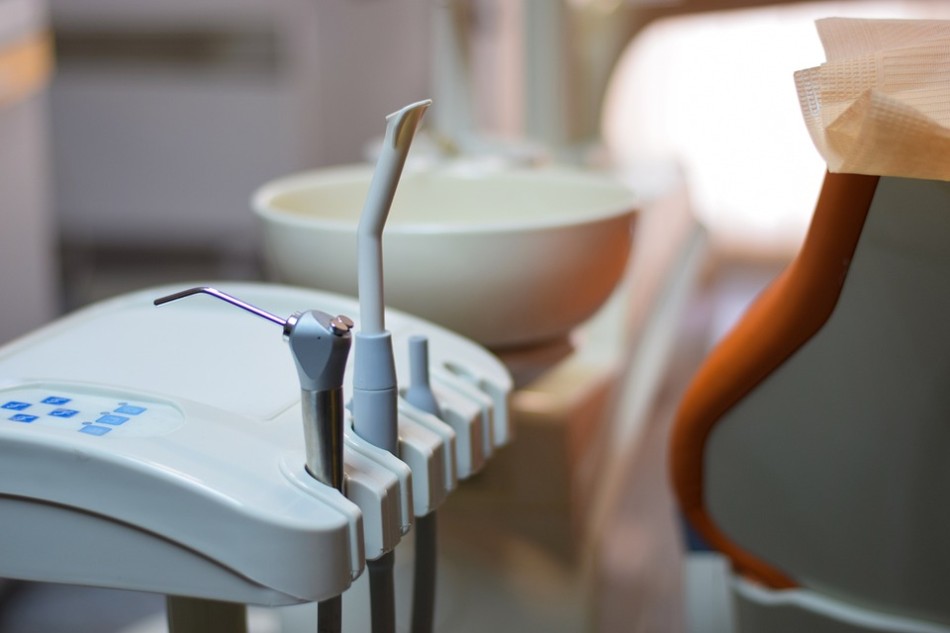 Dentista é investigada por não cumprir carga horária como servidora em Minas