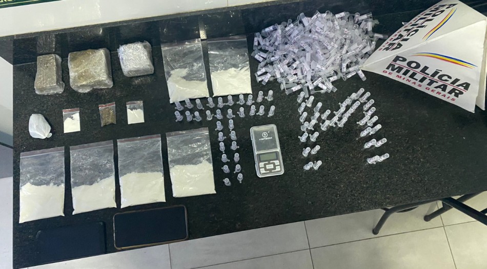 Três são presos e grande quantidade de drogas é apreendida pela PM em Formiga