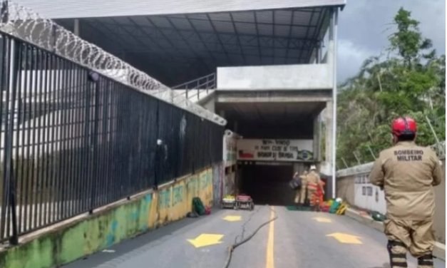 Quatro pessoas morrem após explosão em clube de tiro