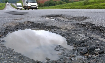 Concessionária da Rodovia Fernão Dias é notificada por más condições e buracos em pista pedagiada em MG