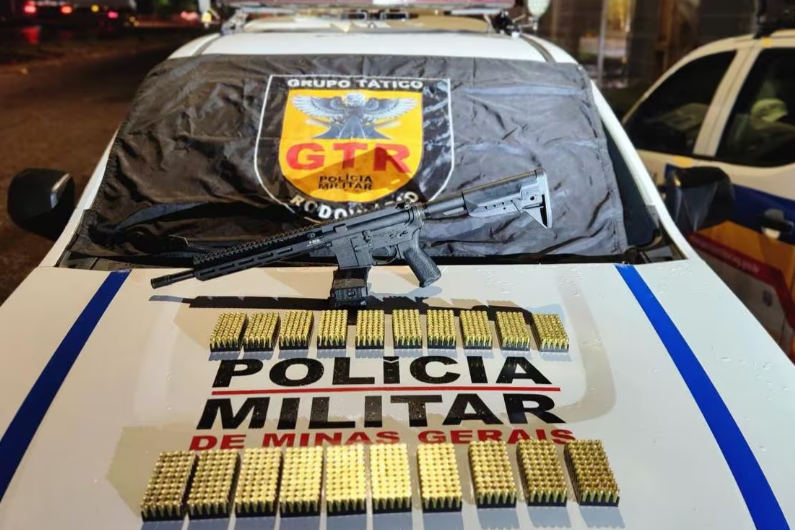 Homem que transportava fuzil de Goiás para o Rio é preso em MG