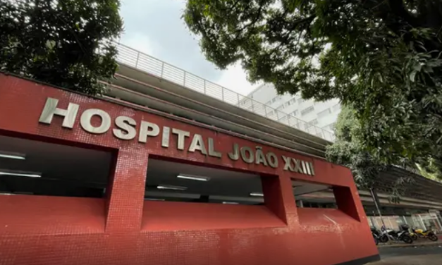Homem joga óleo quente e esfaqueia irmão mais novo em MG