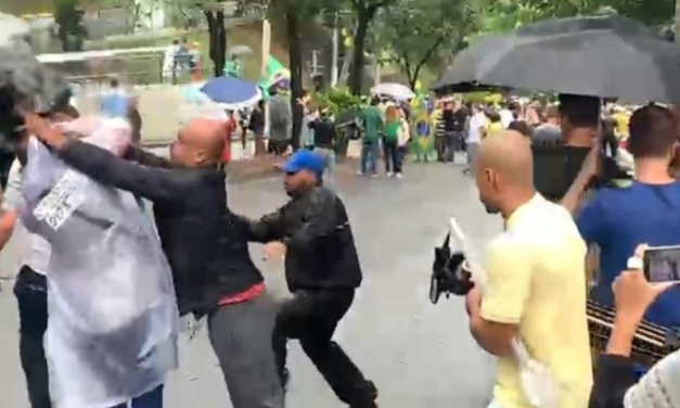 Jornalistas são agredidos por manifestantes durante desmonte de acampamento bolsonarista em MG