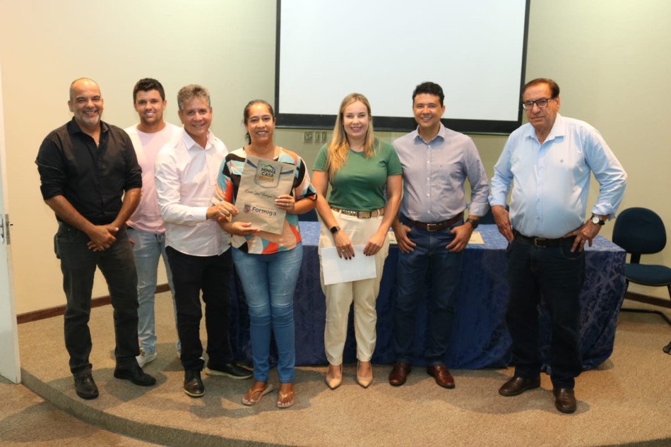 Prefeitura de Formiga entrega segundo lote de escrituras dos imóveis no bairro São Luiz