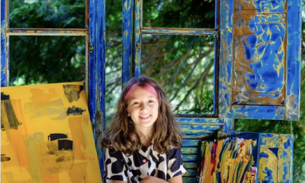 Brasileira de 9 anos vai expor suas pinturas no Louvre, em Paris