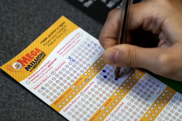Loteria americana sorteia hoje R$ 5 bilhões; brasileiros podem apostar