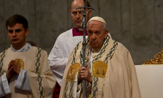 Papa Francisco inaugura 2023 com homenagem a Bento XVI