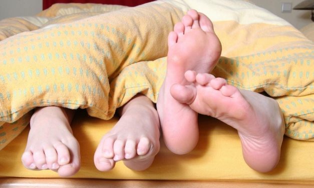 Amante quebra os pés ao fugir de marido traído que chegou cedo do serviço, em MG