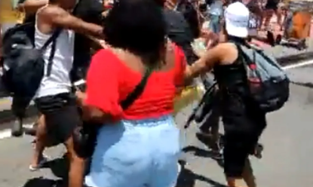 Fãs do RBD trocam tapas em fila para comprar ingressos