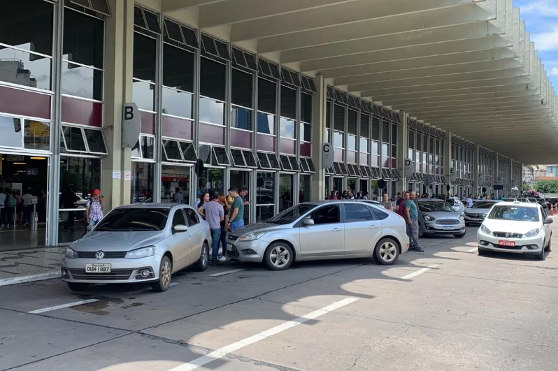 Policial aposentado atira na rodoviária de BH após assalto e assusta usuários