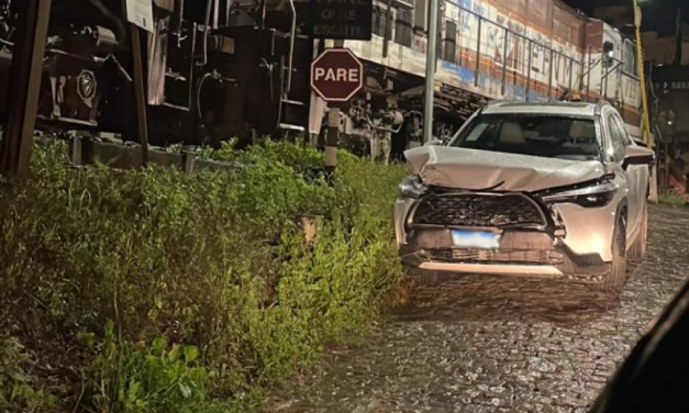 Colisão entre carro e trem é registrada em Formiga