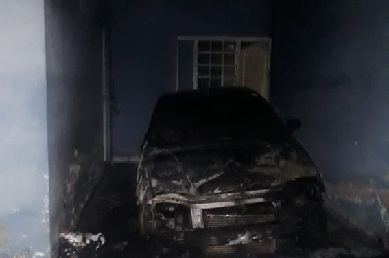 Homem ateia fogo em veículo da irmã no bairro Novo Horizonte