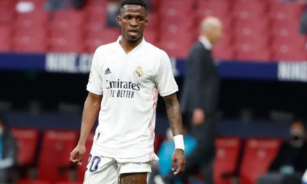 Torcedores do Atlético de Madrid simulam enforcamento de Vinícius Júnior com boneco