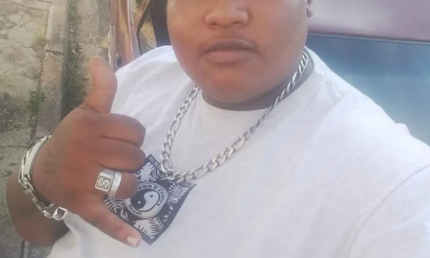 Jovem de 25 anos morre na porta de hospital após ter atendimento negado por falta de maca para pessoas obesas