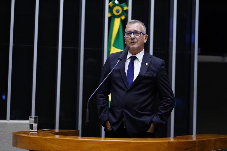 Deputado quer proibir agressores de mulheres de participarem de concursos