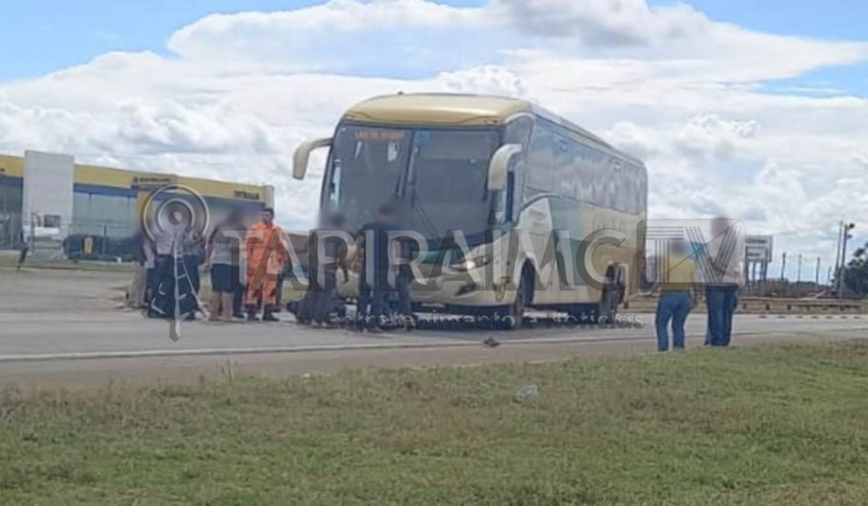 Homem fica ferido após acidente entre motocicleta e ônibus na BR-262