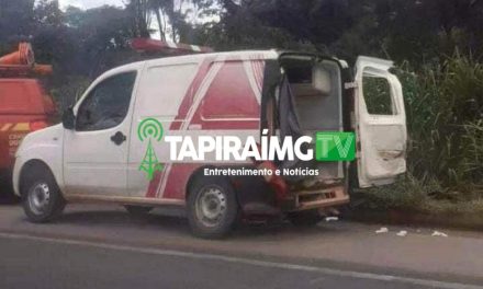 Mulher morre em acidente envolvendo motocicleta e ambulância na BR-262