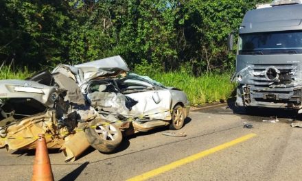 Acidente entre carro e caminhão mata homem que voltava de festa em Papagaios