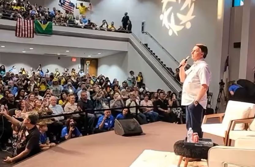Bolsonaro anuncia que voltará ao Brasil: ‘Missão não acabou’